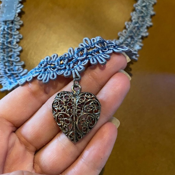90s Baby Blue Choker with Heart Charm - Picture 7 of 8